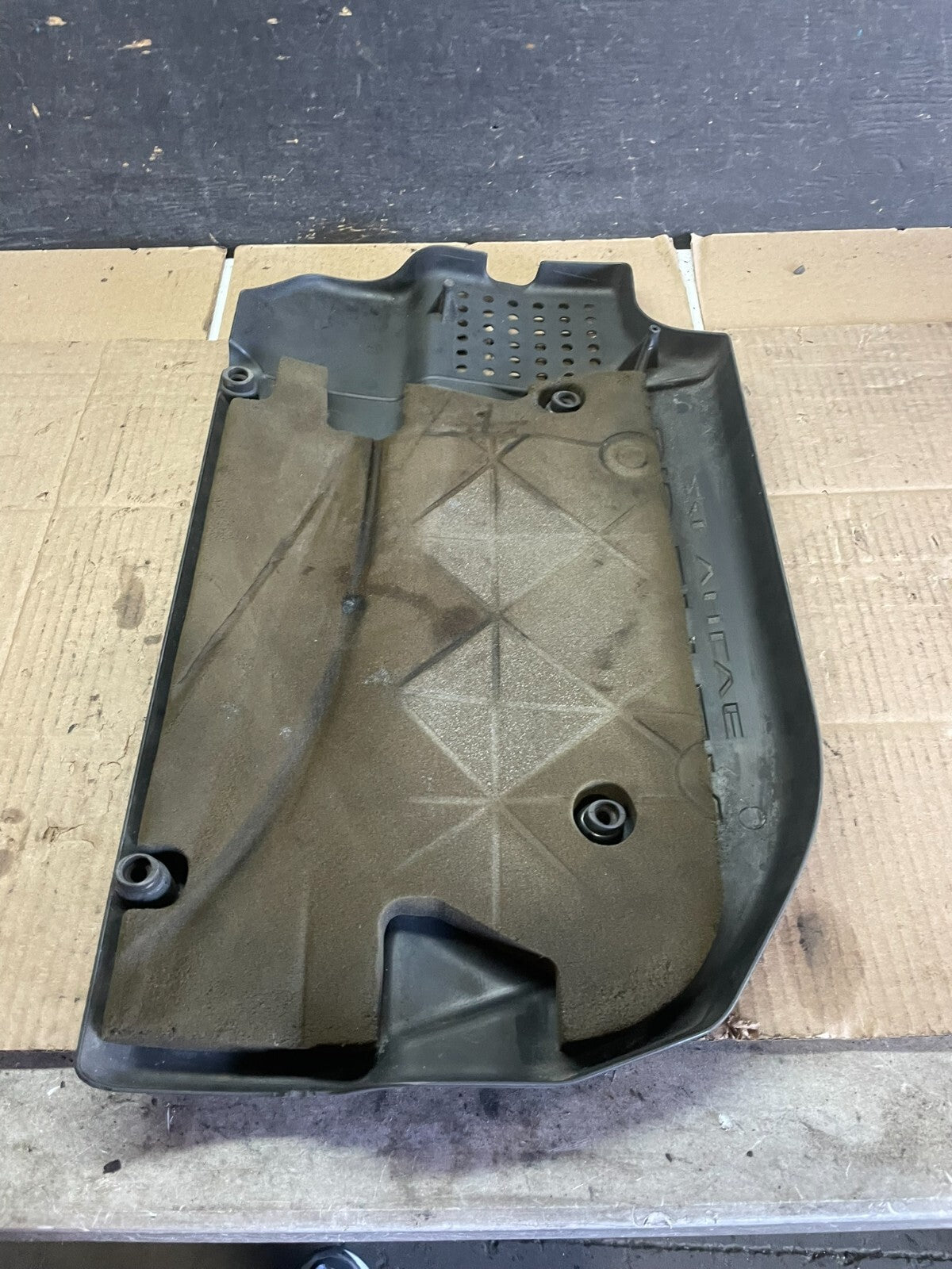 2004 2005 2006 Chrysler Pacifica 3.5L Engine Cover Motor M2723 DG7