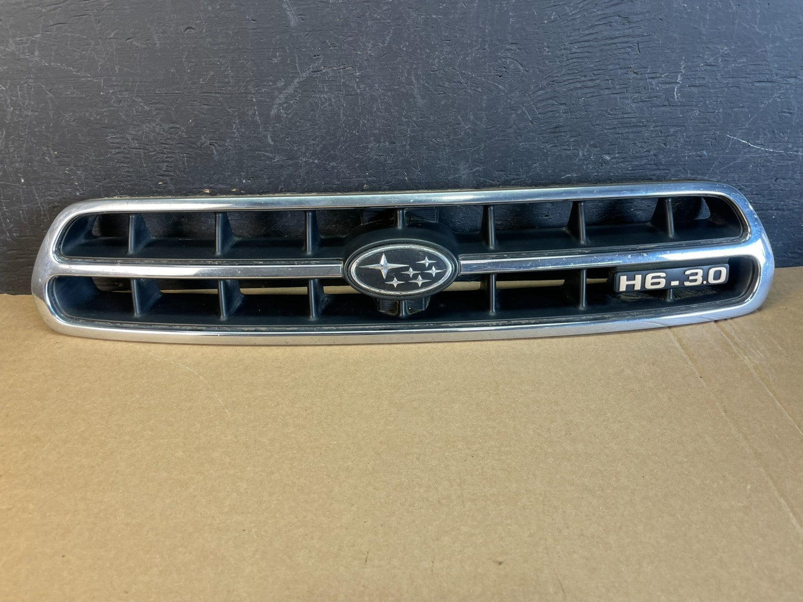 2000 to 2002 Subaru Legacy Outback Grill Grille AC9938 DG0