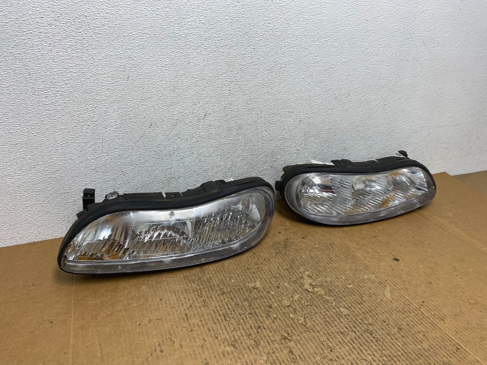 1997 to 2003 Chevrolet Malibu Left+Right Side Headlights AE2844 DW2