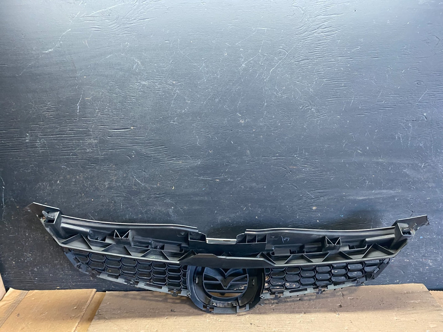 2007 - 2009 Mazda CX9 CX-9 Front Upper Grill Grille Emblem OEM s1539 DG7