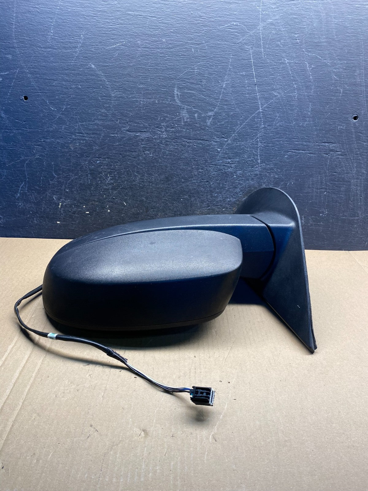 2007 to 2013 Chevrolet Tahoe Silverado Suburban Left Driver Mirror AG3519 DW1