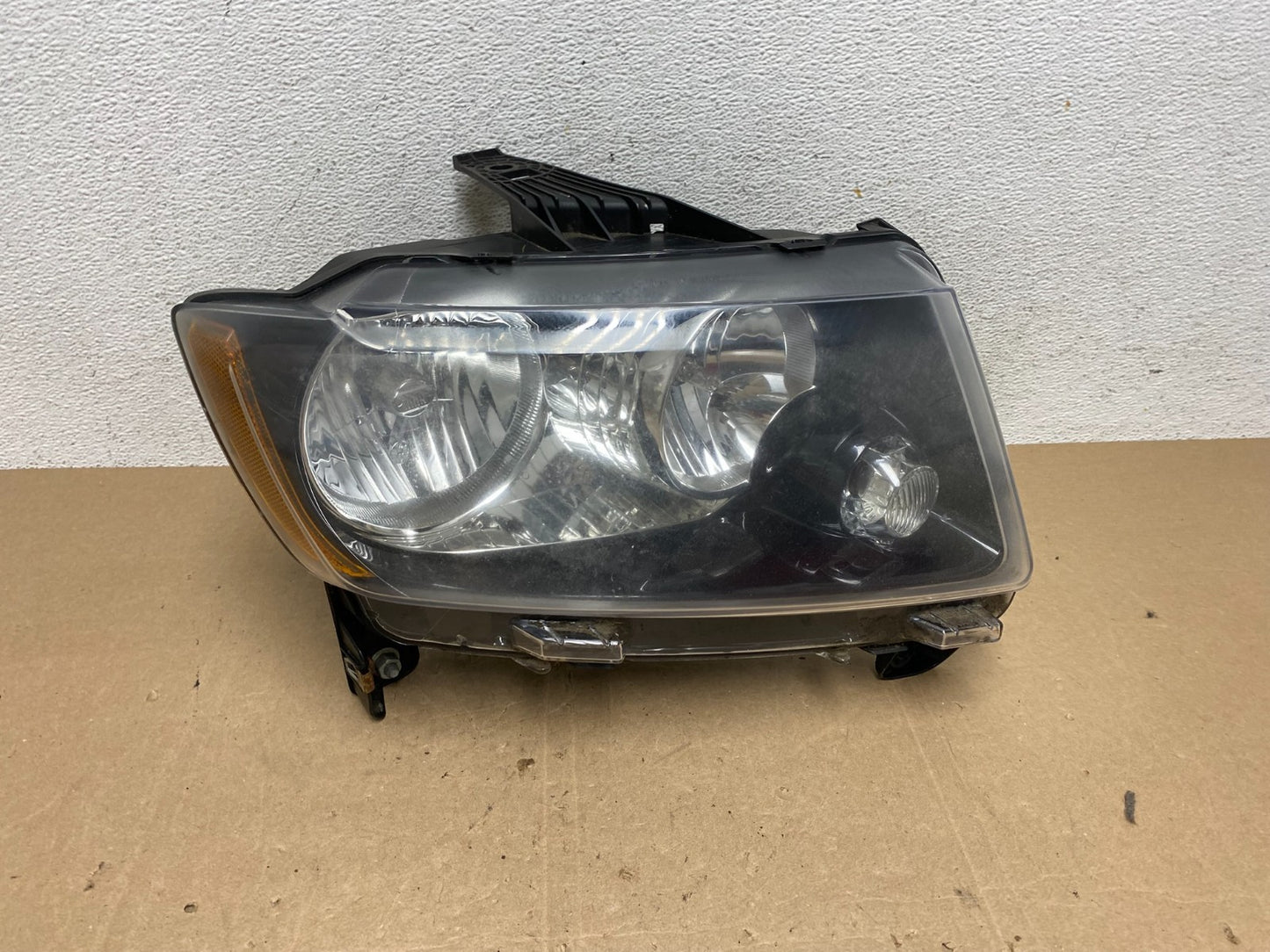 2011-2013 Jeep Grand Cherokee Right Passenger Halogen Headlight AE5080 DW0