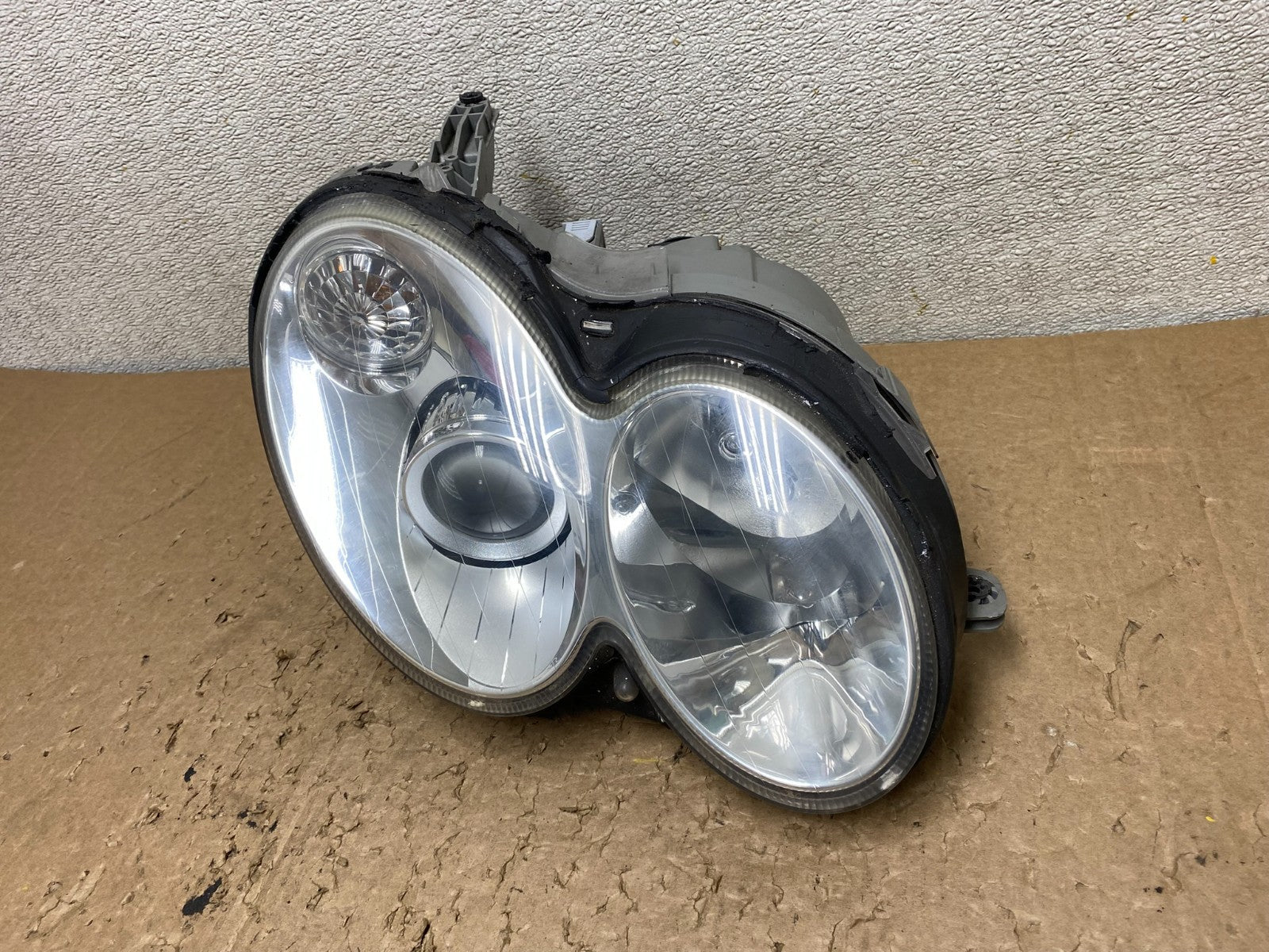 2006-2009 Mercedes Benz W209 CLK CLK350 Right Passenger Xenon Headlight V0667 DW1