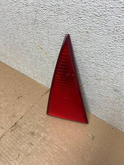 2004-2005 Mitsubishi Endeavor Right Passenger Rh Inner Tail Light Oem P42361