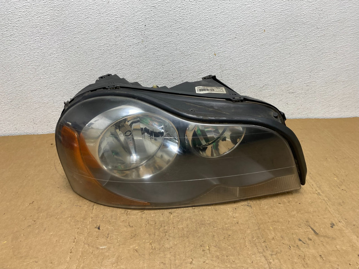 2003 to 2006 Volvo XC90 Right Passenger Rh Side Headlight Halogen AD0660 DW0