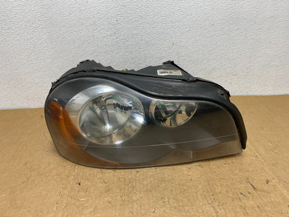 2003 to 2006 Volvo XC90 Right Passenger Rh Side Headlight Halogen AD0660 DW0