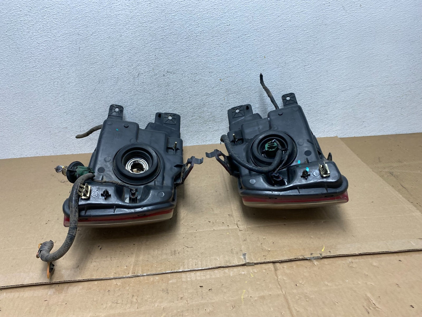 2004 to 2008 Ford F-150 F150 Left+Right Halogen Headlights AE5984 DW8