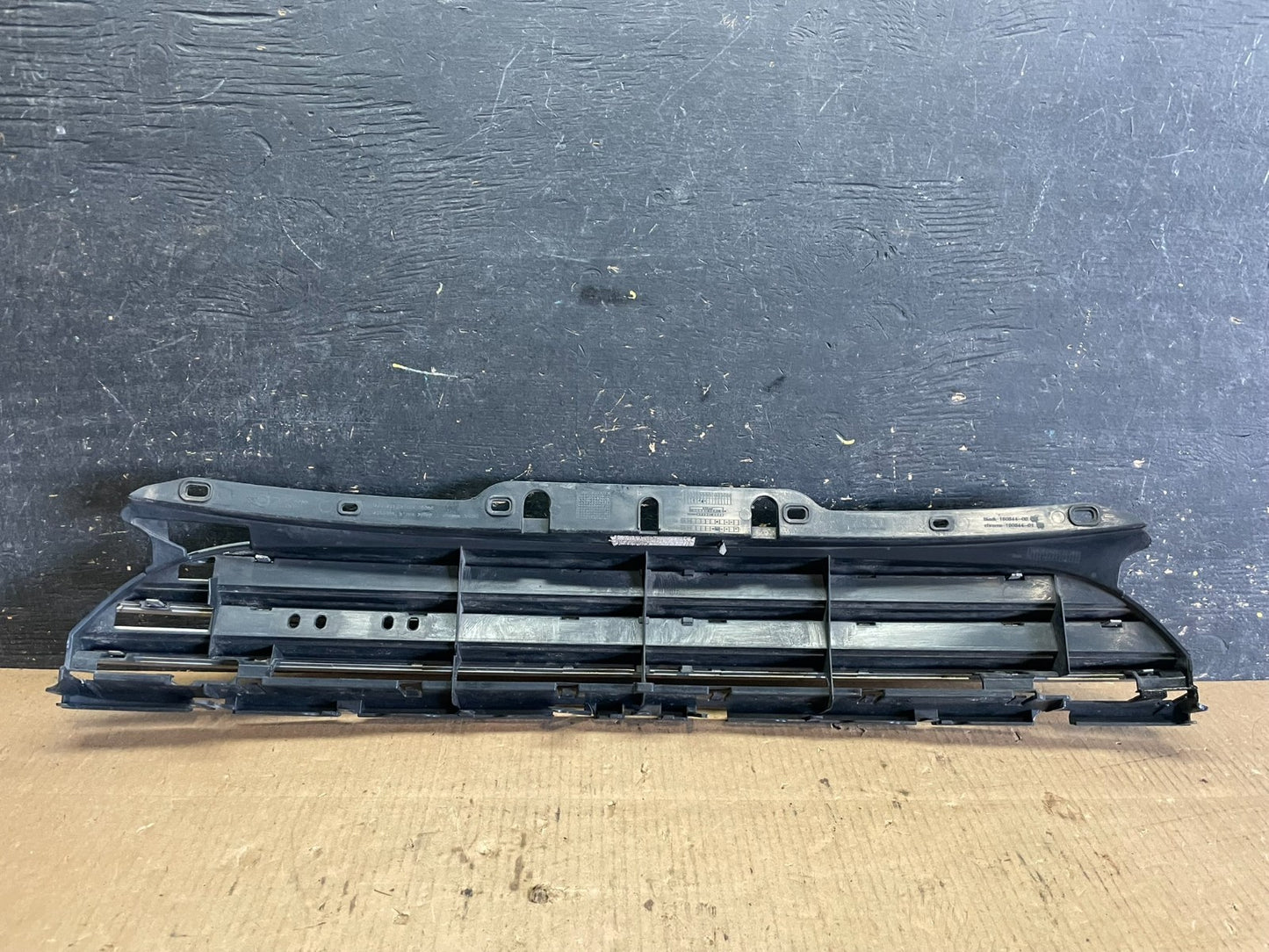 2007 to 2011 Mini Cooper Clubman Front Bumper Center Grille Grill AA5950  DG3