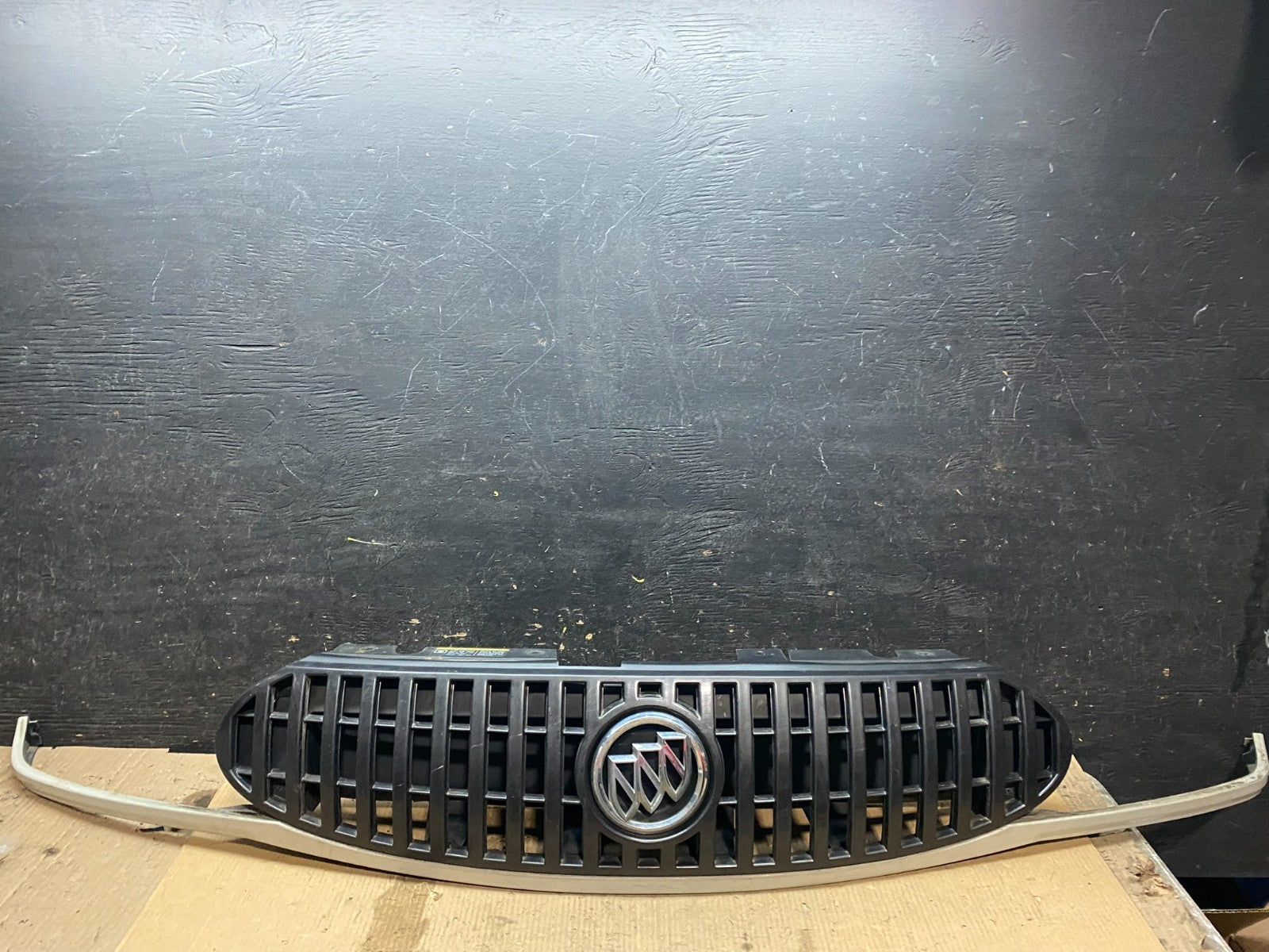 2002-2005 Buick Rendezvous Front Upper Grill Grille With Emblem X3397 DG0