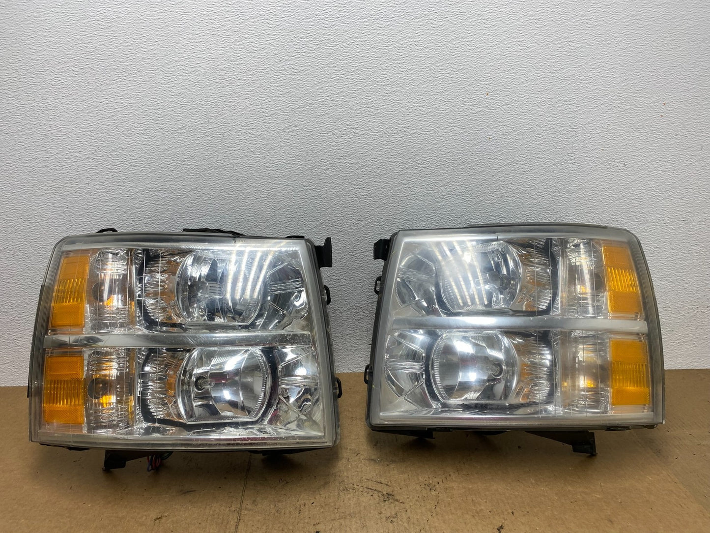 2007 to 2014 Chevrolet Silverado Left+Right Side Headlights AC3548 DW0