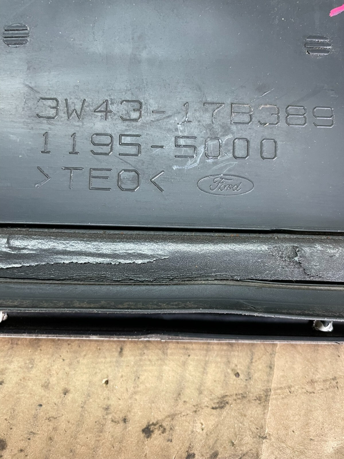 2003- 2006 Lincoln LS Rear Finish Panel Trunk Panel Chrome OEM J4120 DG11