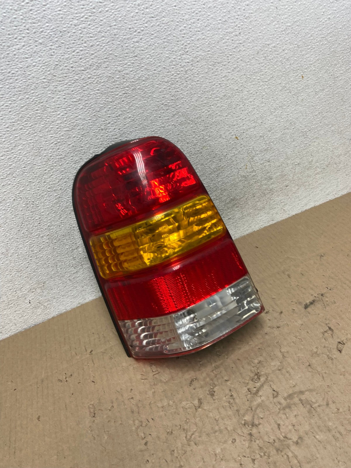 2001 to 2007 Ford Escape Left Driver Lh Side Tail Light AG6545 LK2