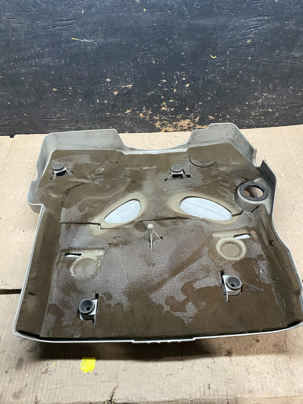 2004 to 2007  Cadillac CTS 2.8L Plastic Engine Cover Shield OEM x8184 DG4