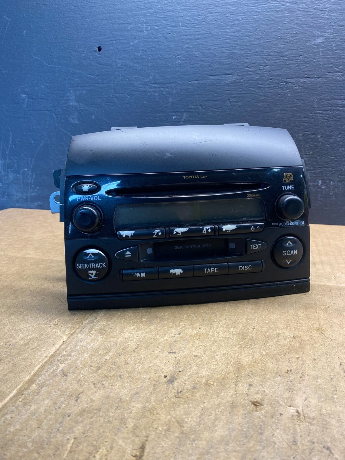2004 to 2010 Toyota Sienna AM FM CD WMA Mp3 Radio Receiver AD3637 DG0