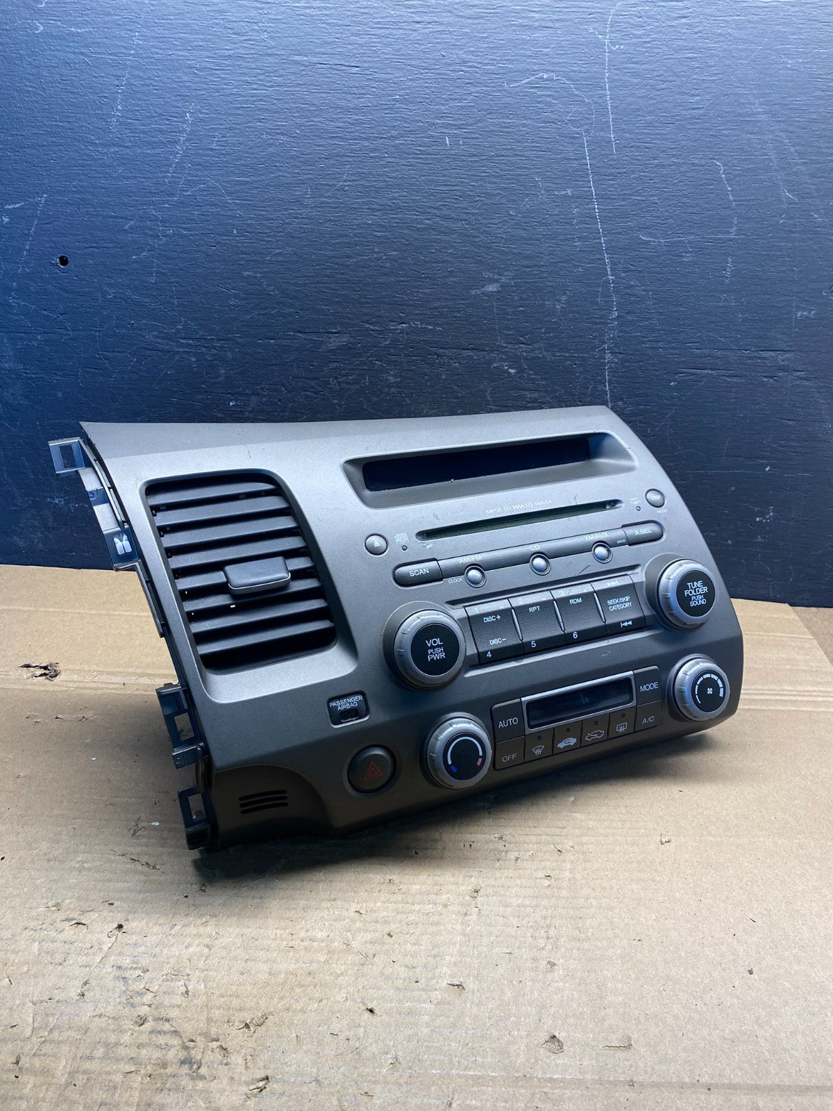 2006 - 2011 Honda Civic Radio AM/FM Climate Control Air Vent Bezel AD6574 DG0