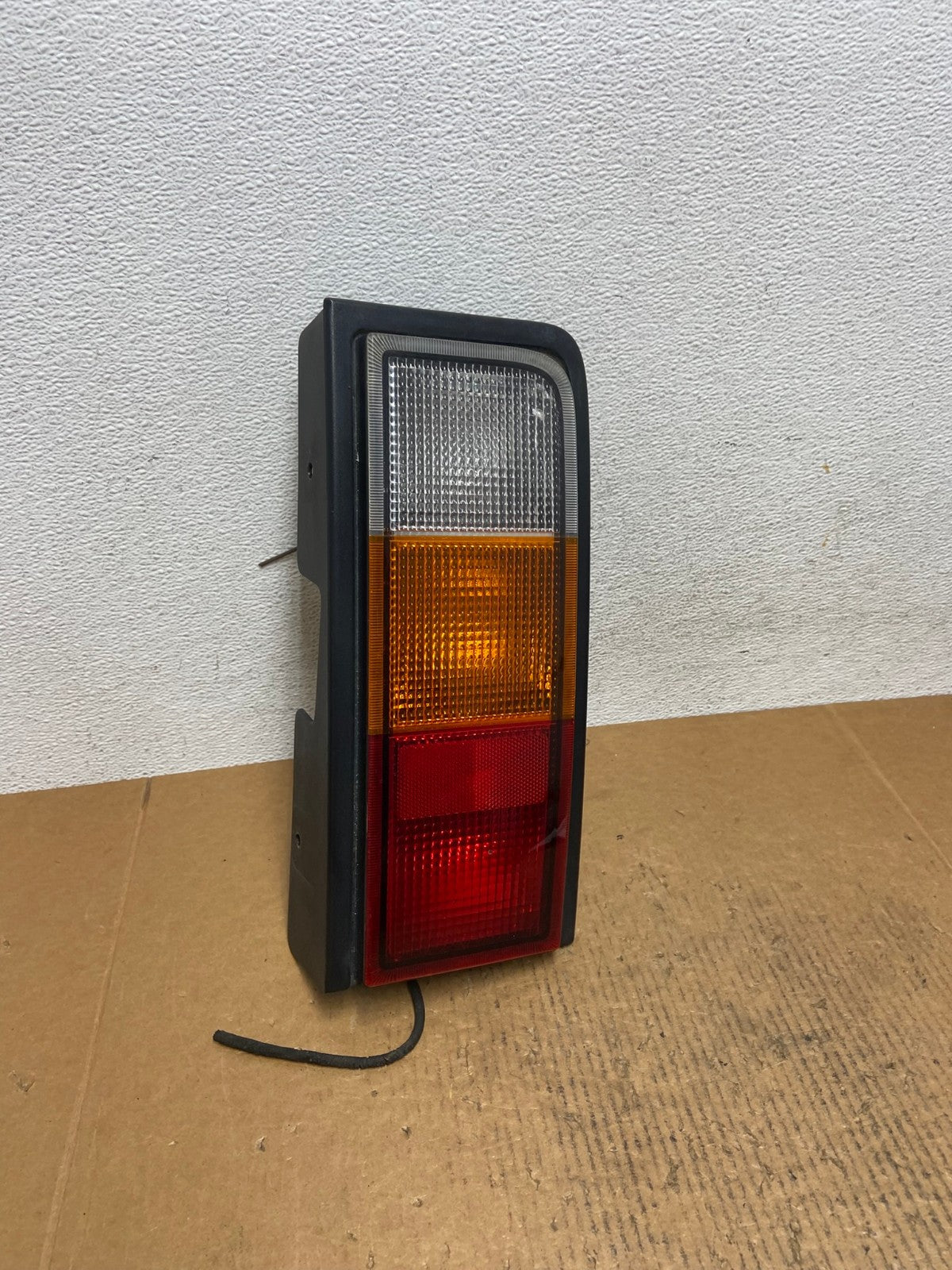 2003 to 2004 Hummer H2 Right Passenger RH Side Tail Light AE0259 LK2