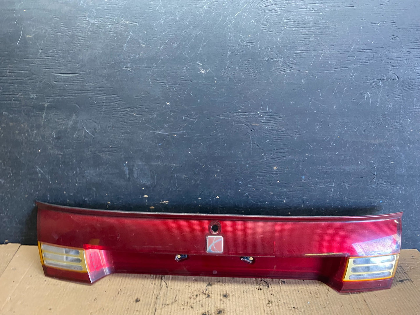 1997-2000 Saturn SC1 SC2 Coupe Center Trunk Finish Tail Light Q0372 DG0