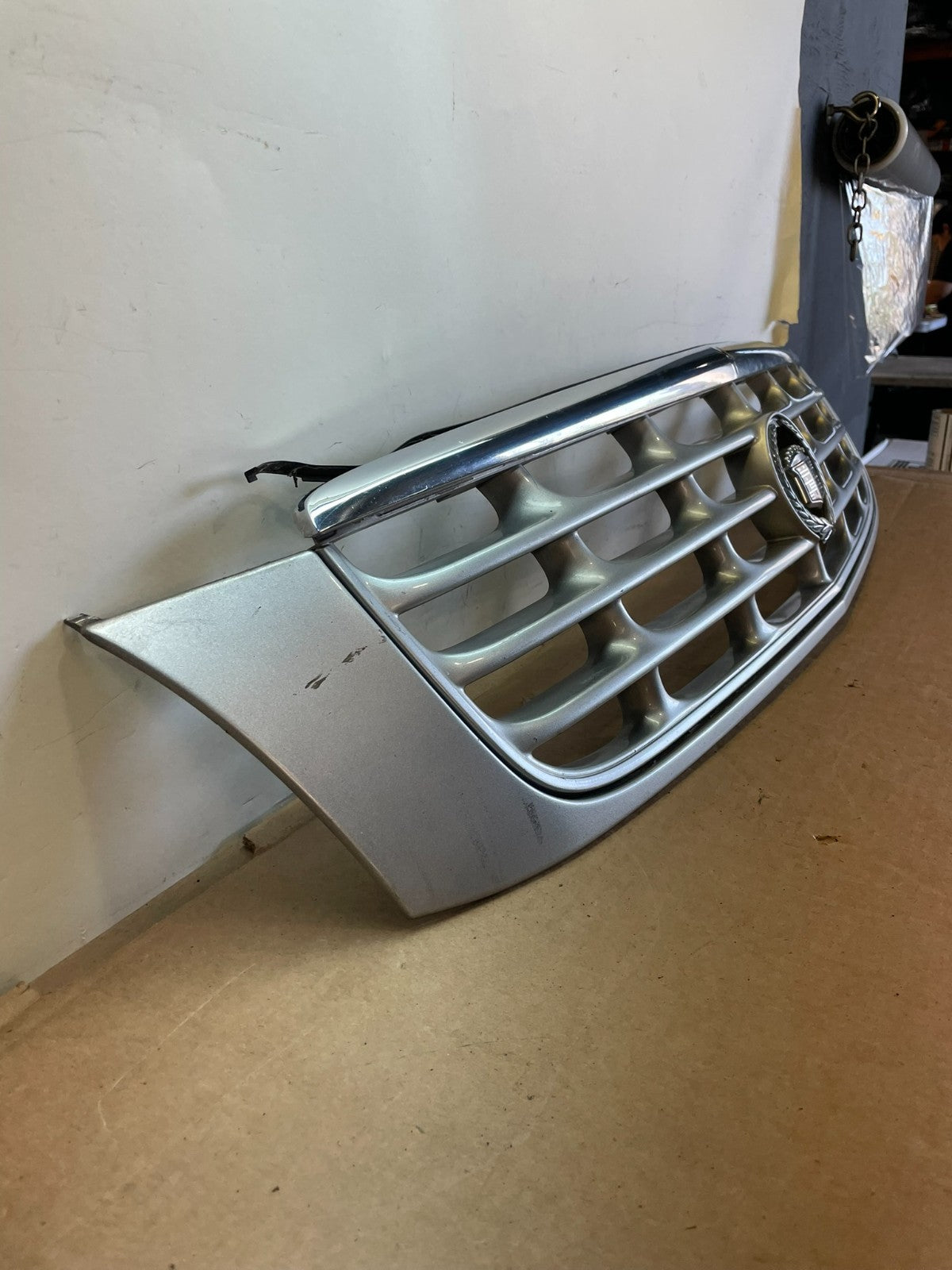1999 to 2005 Cadillac Deville Front Grill Grille AG09312