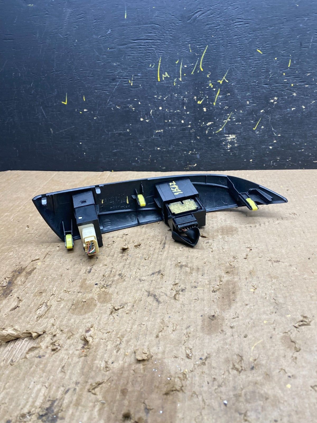 2004 to 2010 Toyota Sienna Left Side Climate Switches Bezel Trim OEM Z7376 DG3