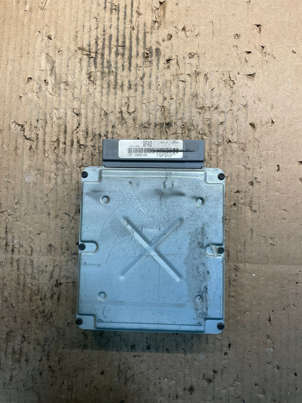 2000 Ford Van E250 4.2L Engine Control yc2f-12a650-agd U9093 DG0