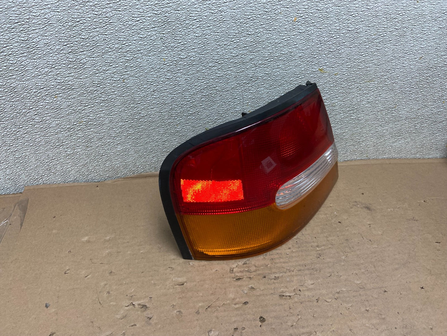 1998 1999 Nissan Altima Tail Light Left Driver Lh Side Oem AB0111 DW2