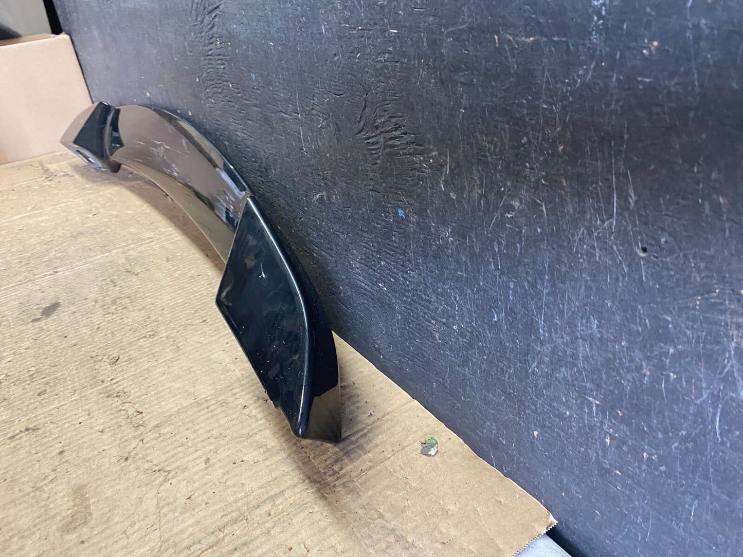 2008 to 2014 Land Rover LR2 Rear Trunk Tail Light Lift Gate Spoiler O6390 DG8