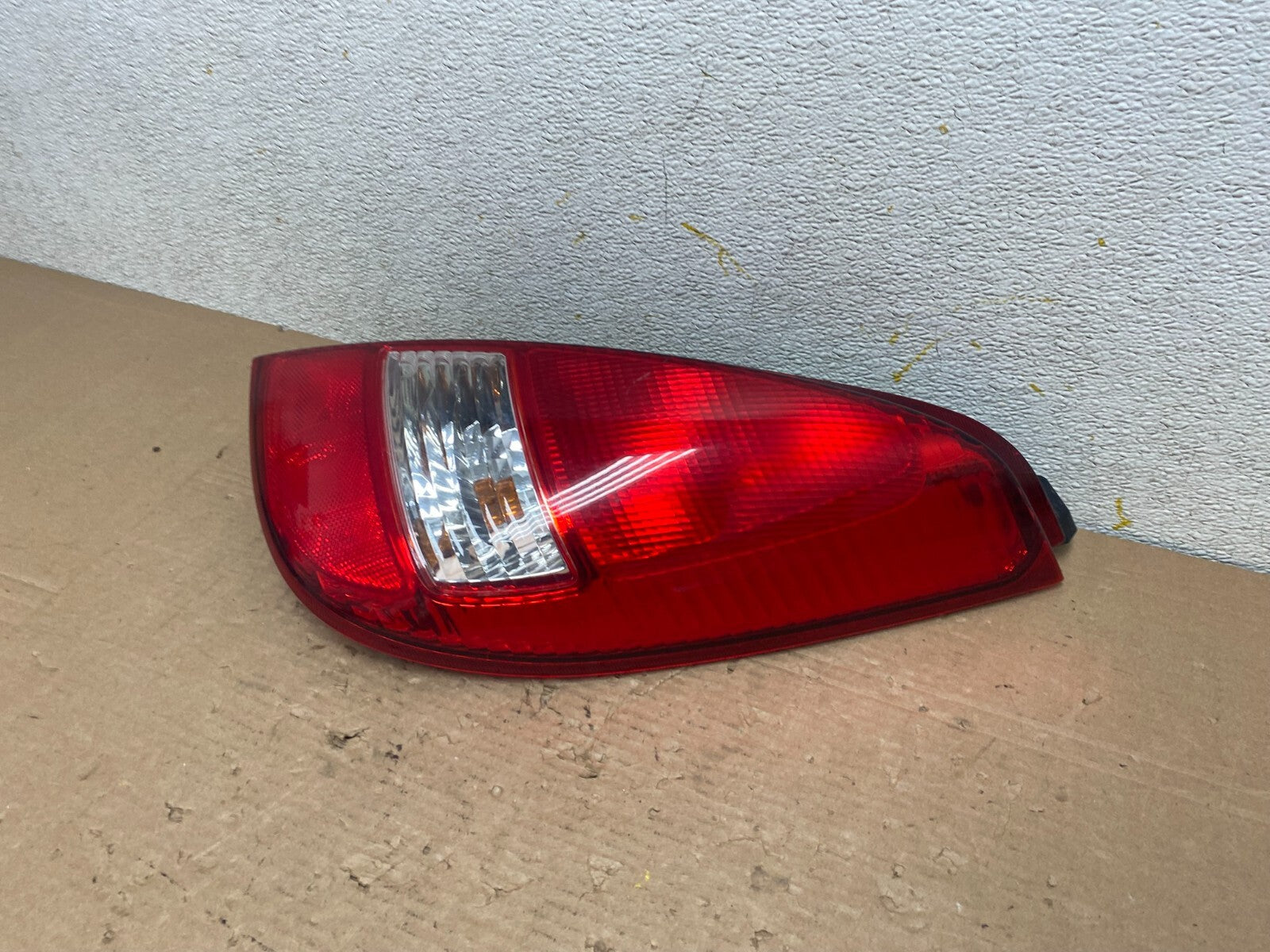 2002 to 2004 Suzuki Aerio Wagon Right Passenger RH Tail Light n7937 DG1
