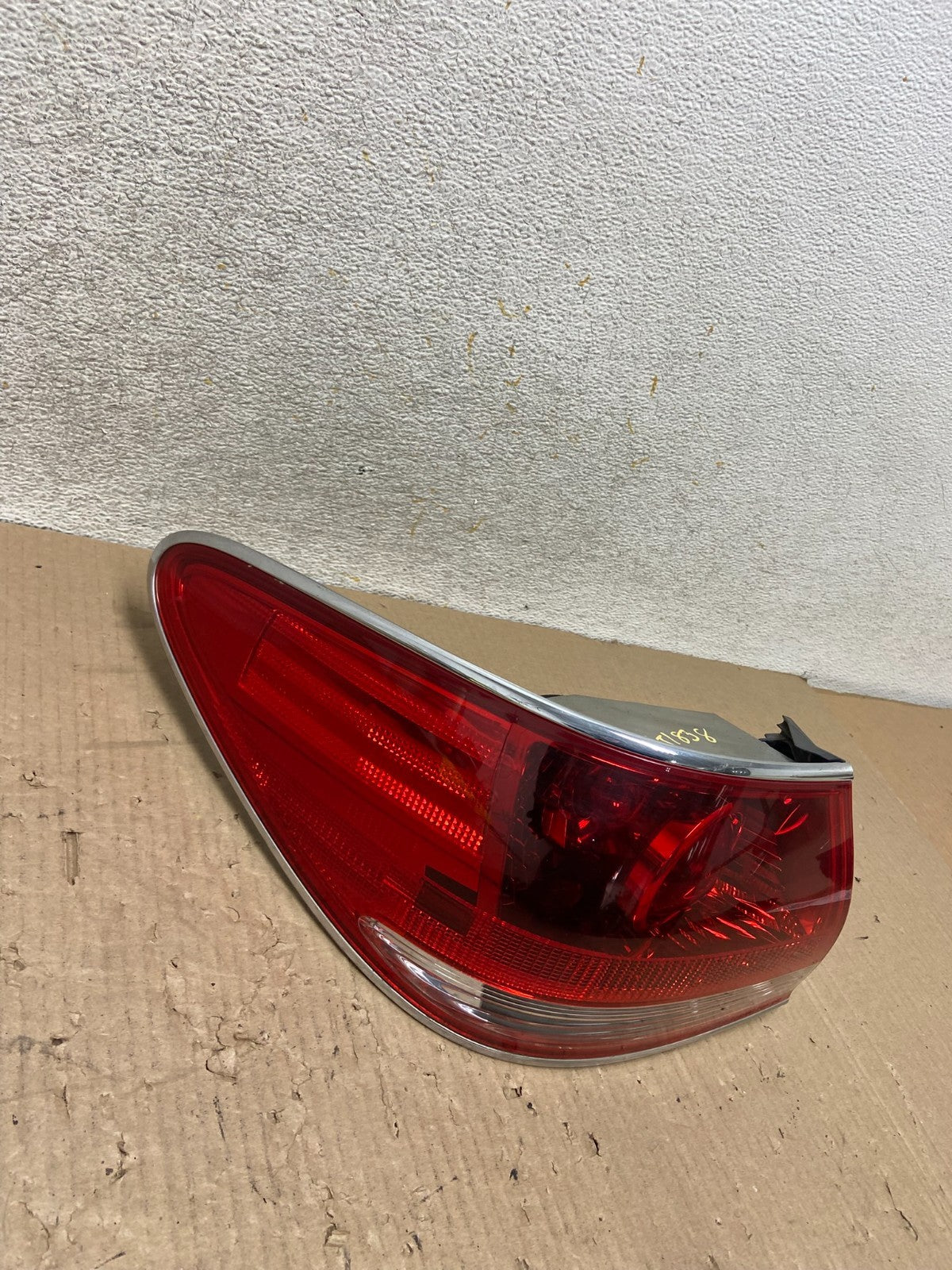 2005 - 2006 Lexus ES330 Left Driver LH Side Tail Light AJ1838 LK2