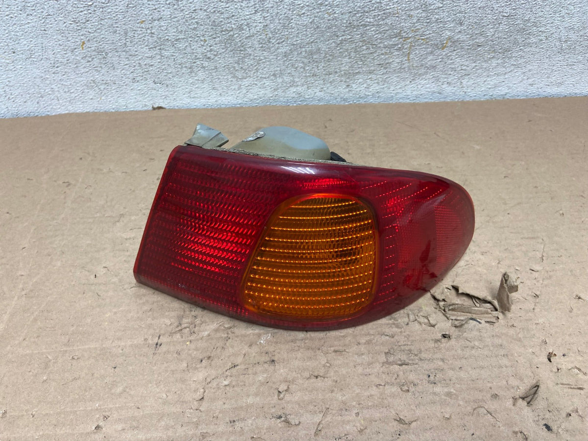 1998 1999 2000 Toyota Corolla Right Passenger Side Tail light AI1103 LK0