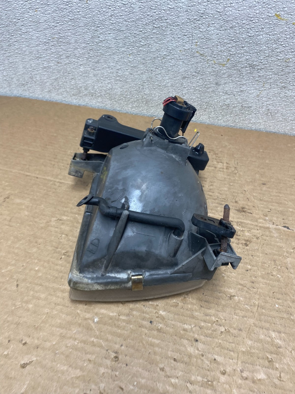 2000-2001 Nissan Xterra Left Driver Lh Side Halogen Headlight Z2748 DW5