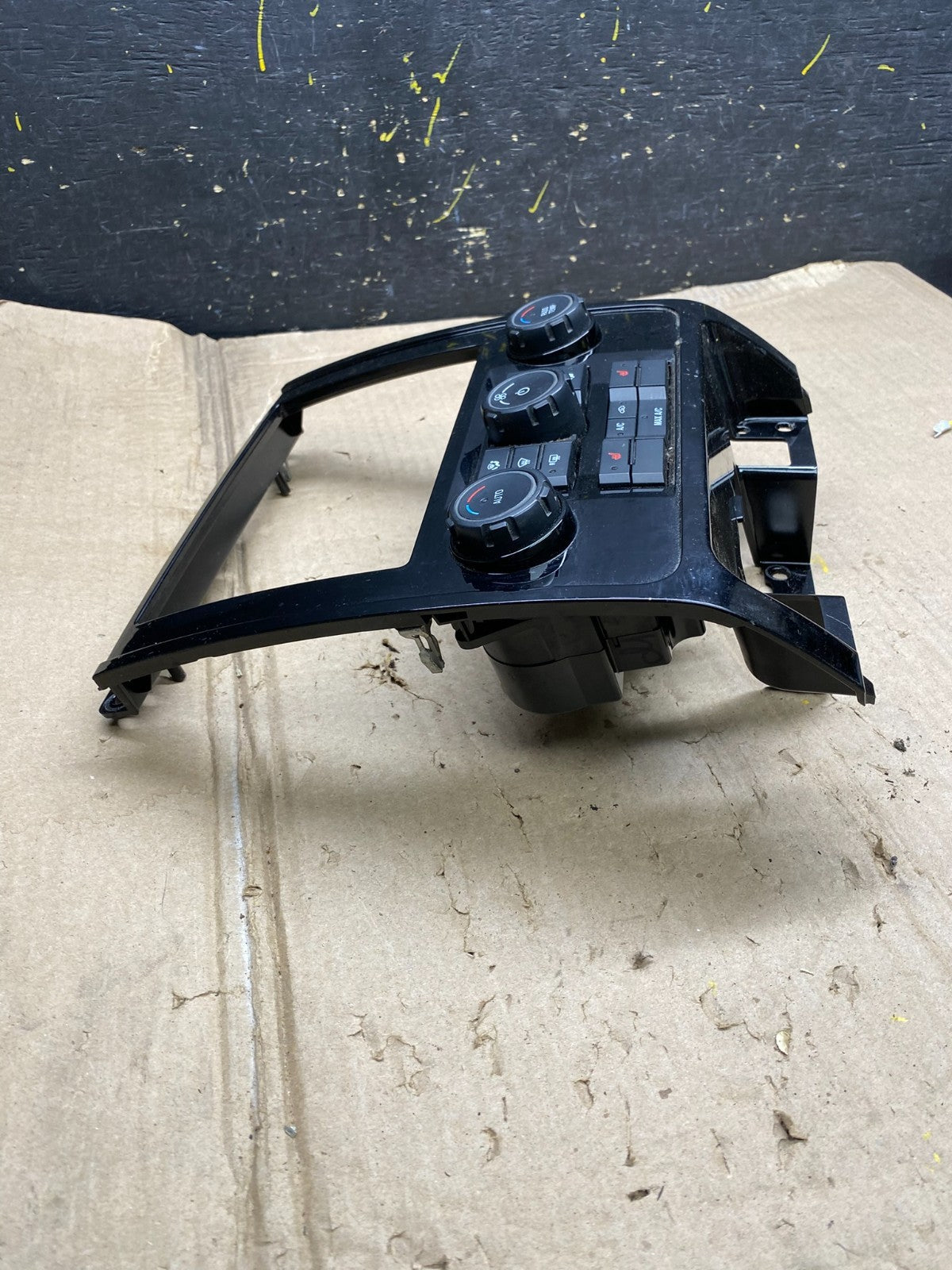 2010 to 2012 Ford Escape Ac Heater Climate Control Radio Bezel Trim Oem x5853 DG1