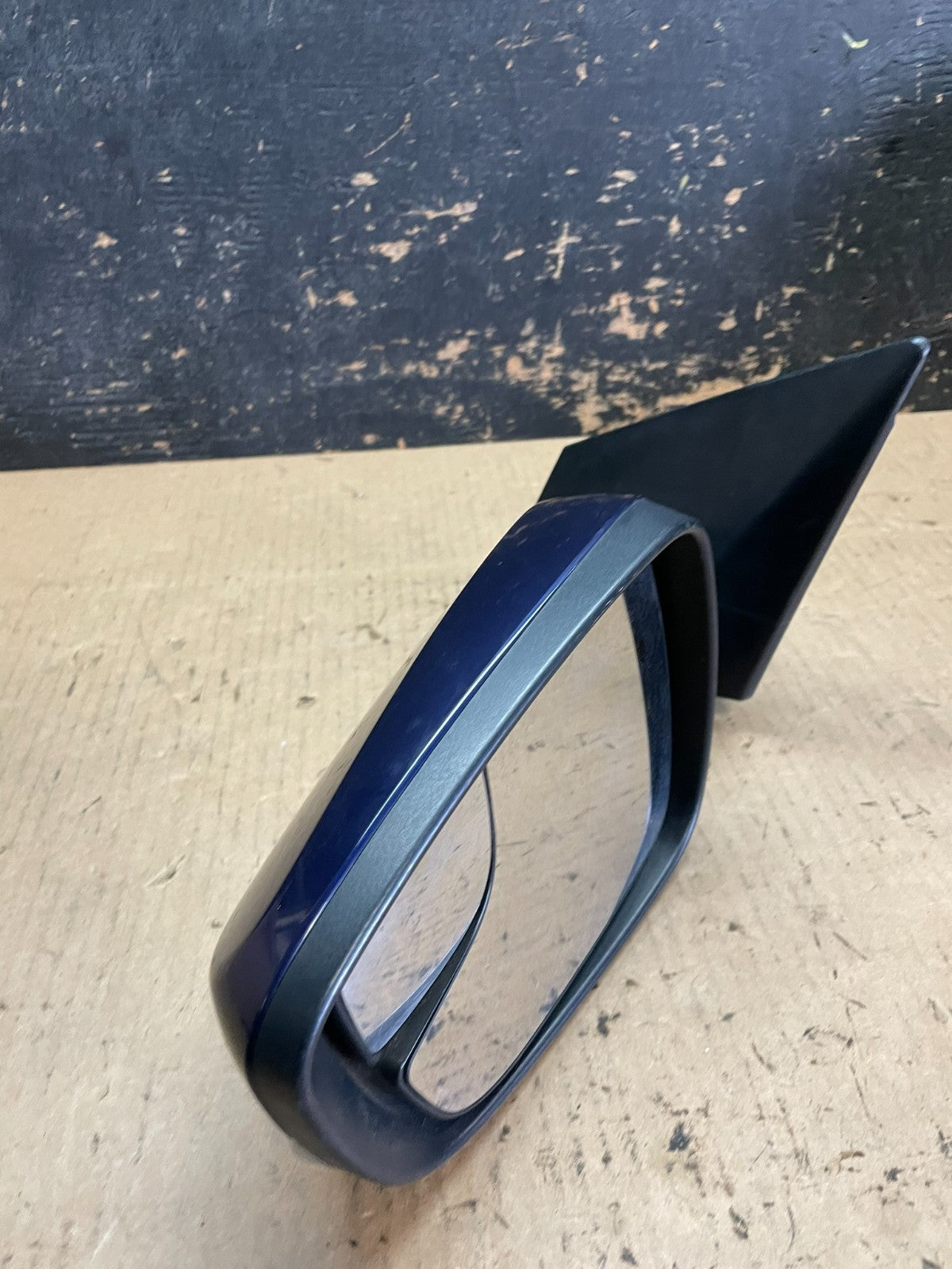 2011-2013 Hyundai Elantra Left Driver View Door Trn Sig Mirror OEM AA2374 MS9