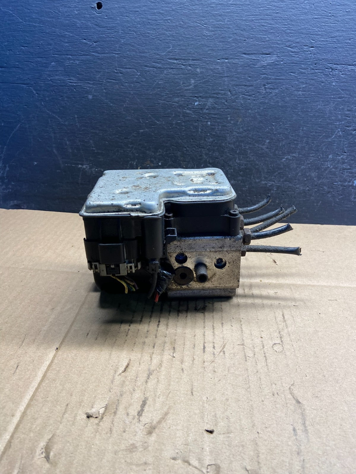 2003 - 2005 Chevrolet Silverado GMC Sierra ABS Anti-Lock Brake Module AD1786 DG4