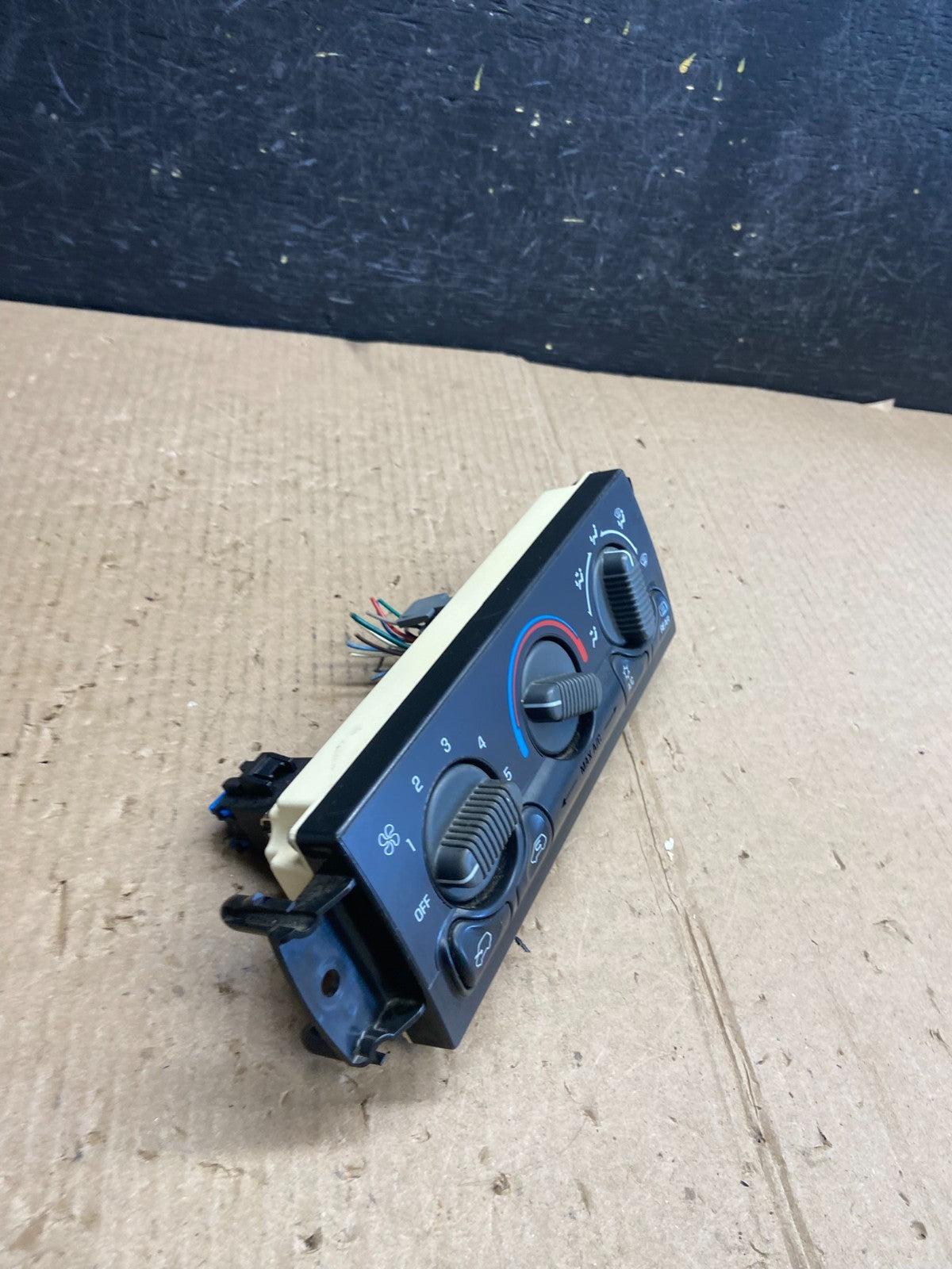 1999-2001 Chevrolet Tahoe AC Climate Control HVAC Rear Window Defogger AE3999 DG1