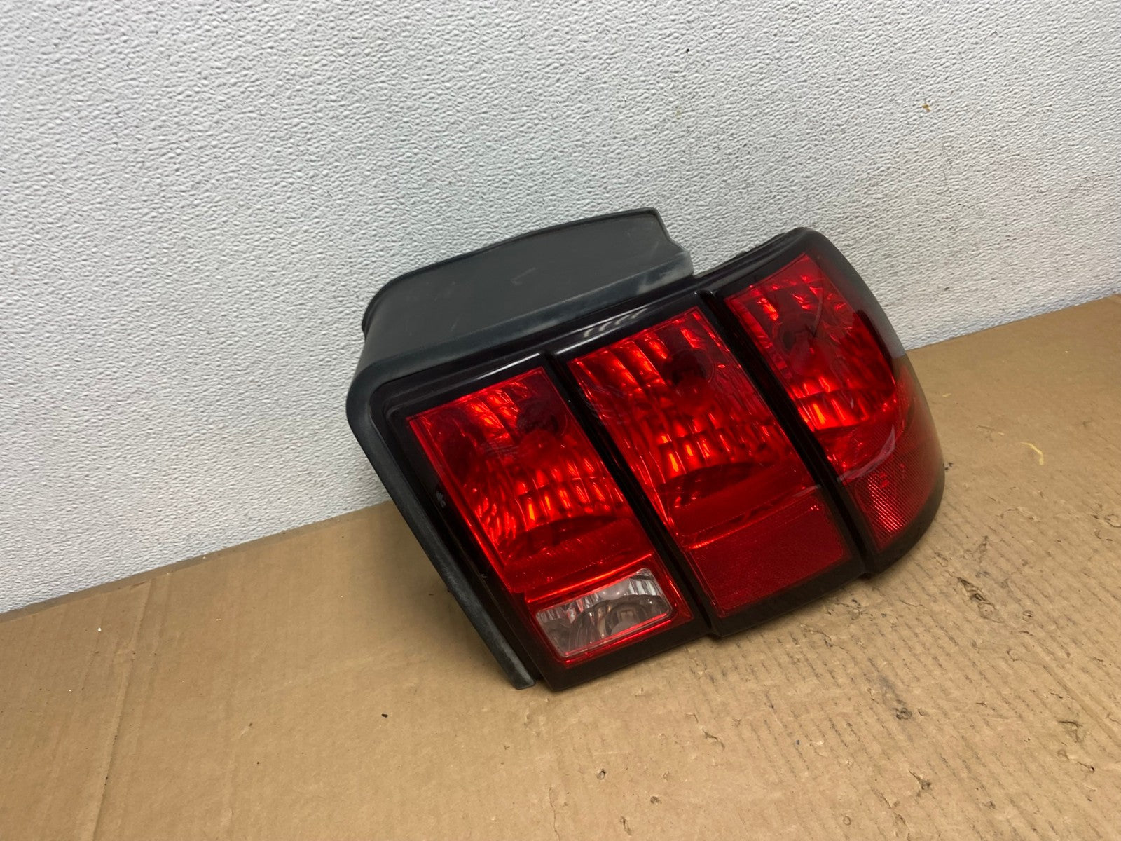 1999-2004 Ford Mustang Right Passenger Rh Side Tail Light AD1048 LK2
