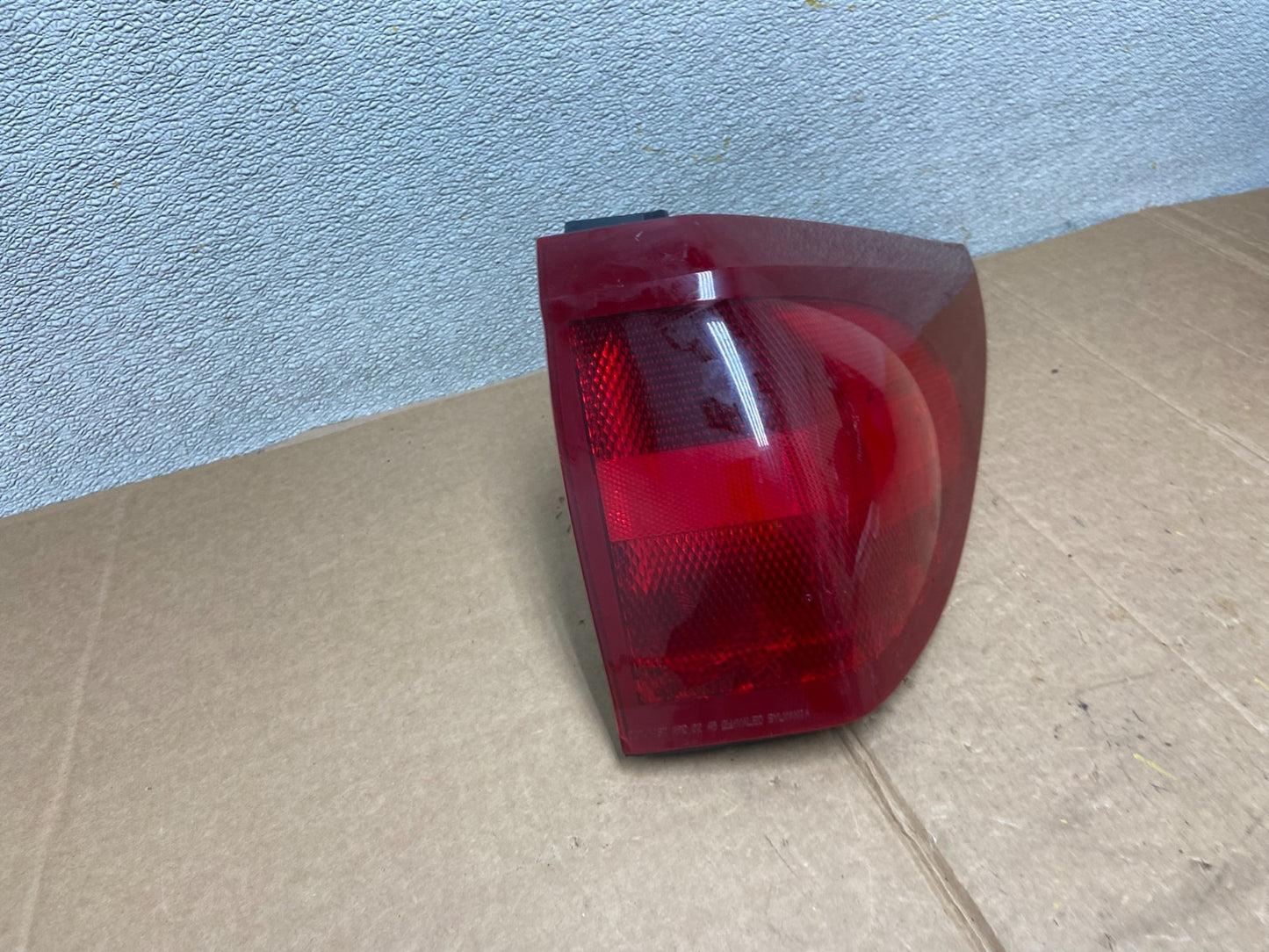 2002-2003 Buick Rendezvous Right Passenger RH Side Tail Light Oem AA1256 DW2
