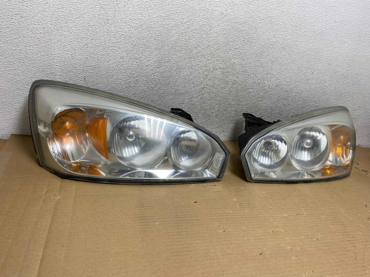 2004 to 2007 Chevrolet Malibu Left+Right Set Headlights AG9321 DW1
