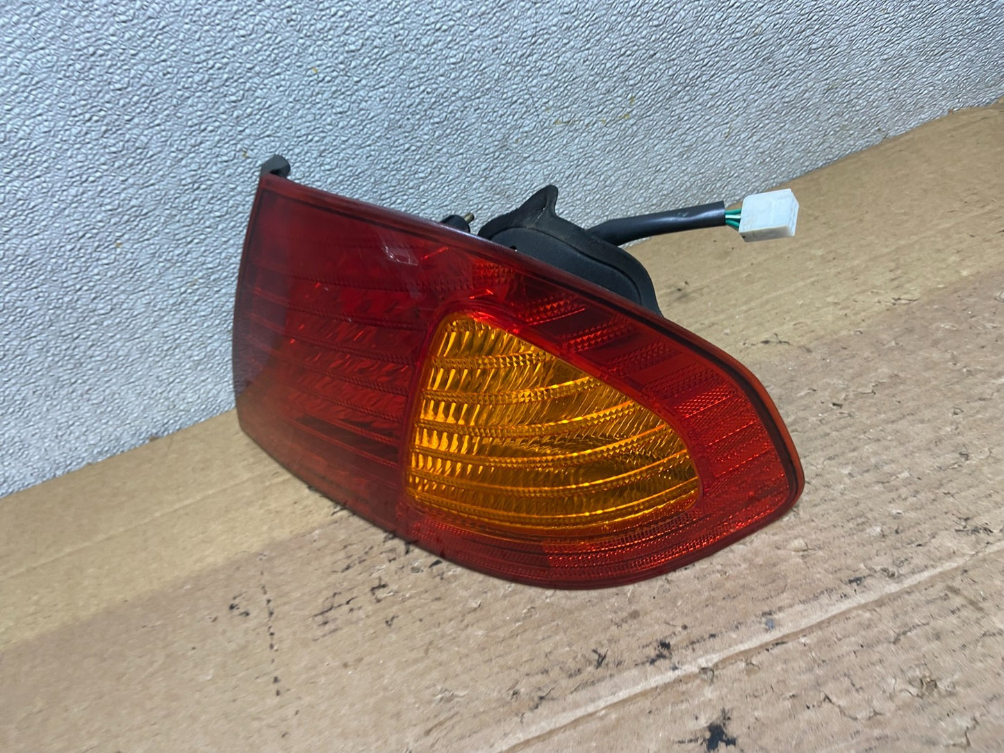2000 2001 2002 Toyota Avalon Right Passenger Rh Side Tail Light OEM AB3350 LK1