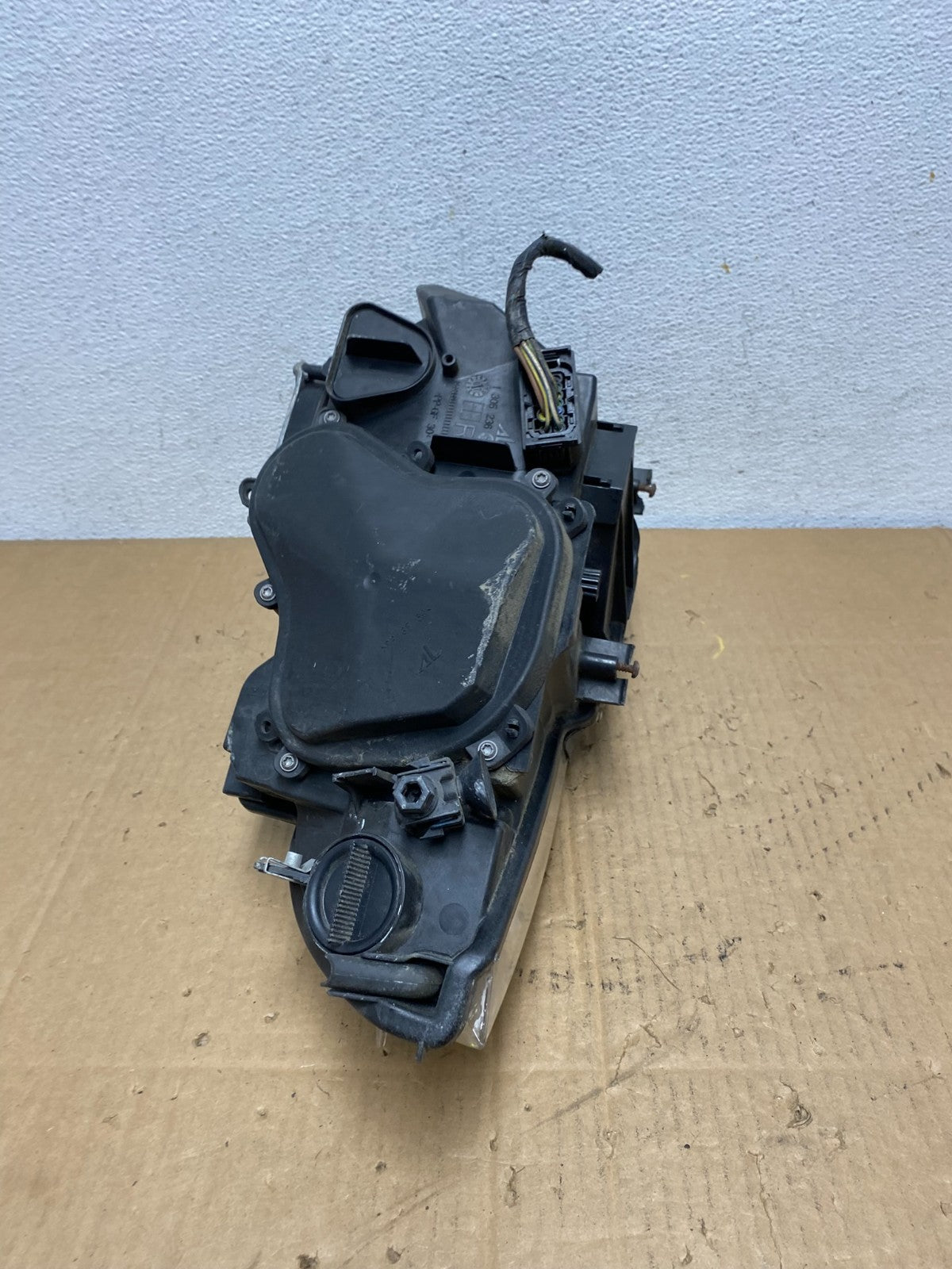 2007-2010 BMW 3-Series Coupe 335i Right Passenger Headlight Xenon HID AD1063 DW7