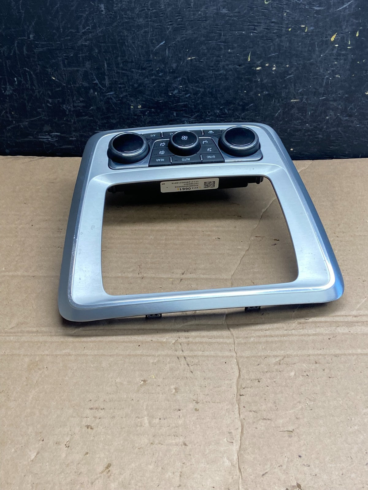 2013 - 2016 GMC Acadia A/C Heater Climate Control Radio Panel Bezel OE AF1900 DG3