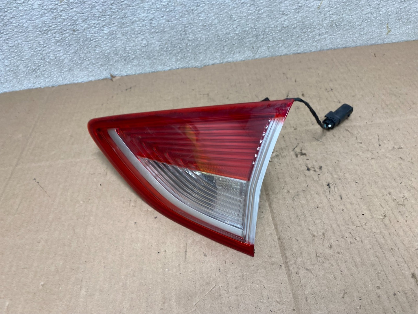 2013 to 2016 Ford Escape Right Passenger RH Side Inner Tail Light OEM W0744 DW1