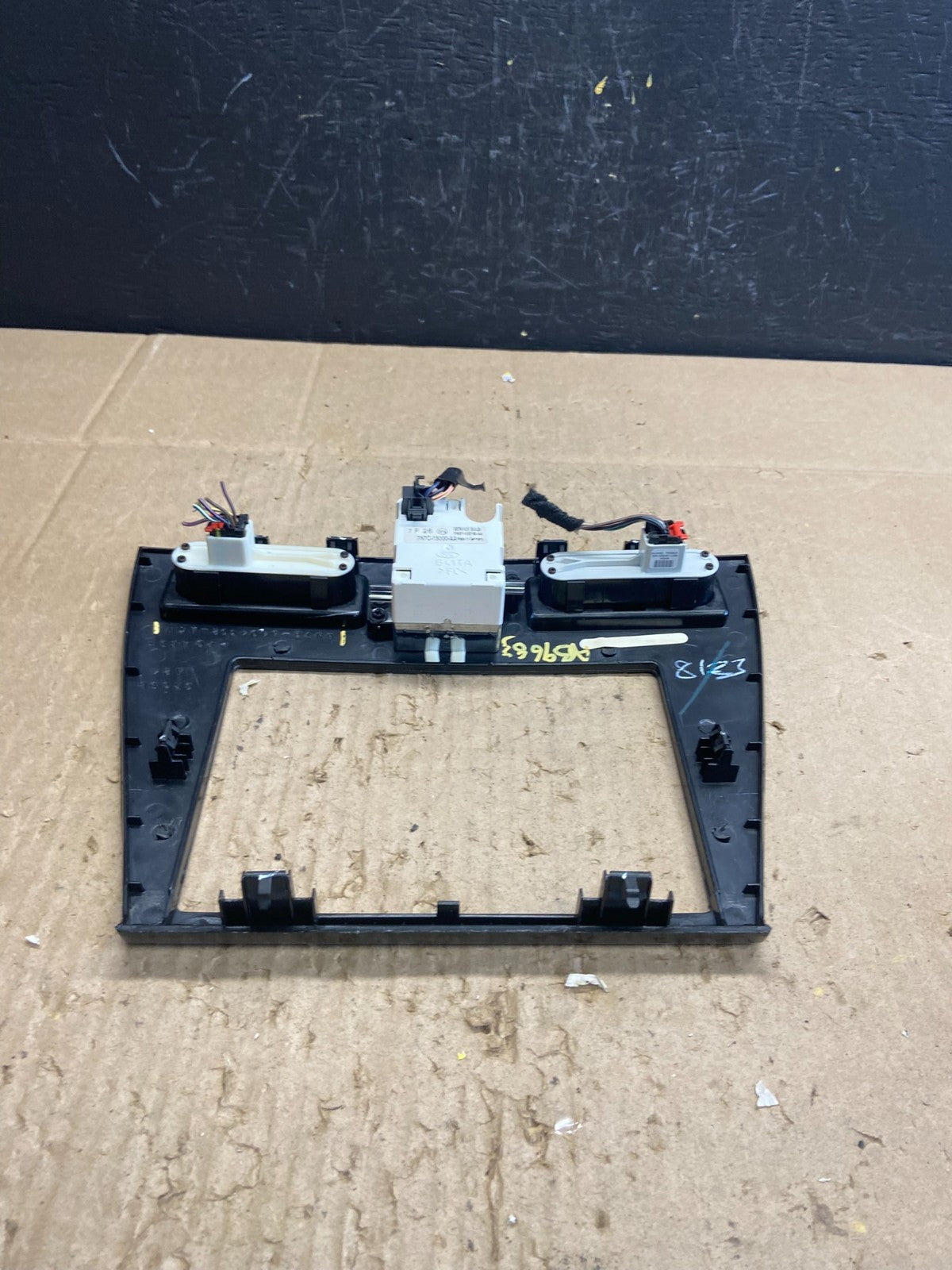 2006 to 2009 Ford Fusion Center Dash Radio Clock Bezel Trim OEM AB9684 DG4