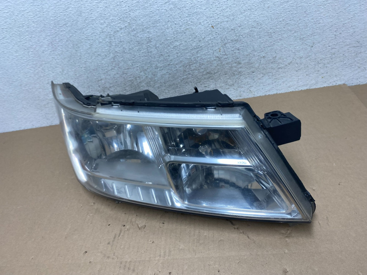 2009 to 2017 Dodge Journey Headlight Right Passenger Rh Halogen AG5771 DW1