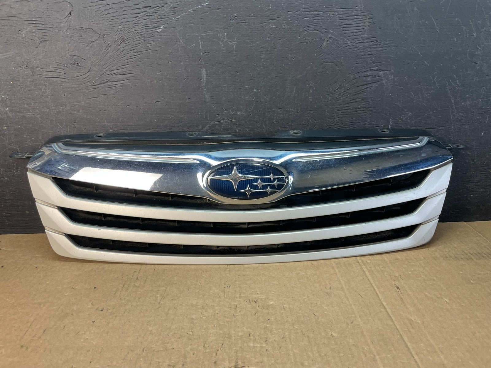 2010 to 2012 Subaru Legacy Outback Wagon Front Grill Grille AD5515 DG0