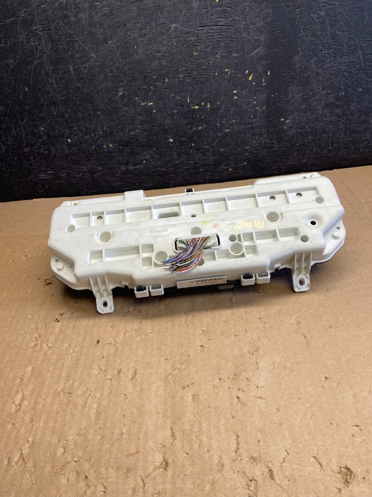 2004 2005 Toyota Sienna Speedometer Cluster Gauge AI6421 DW5