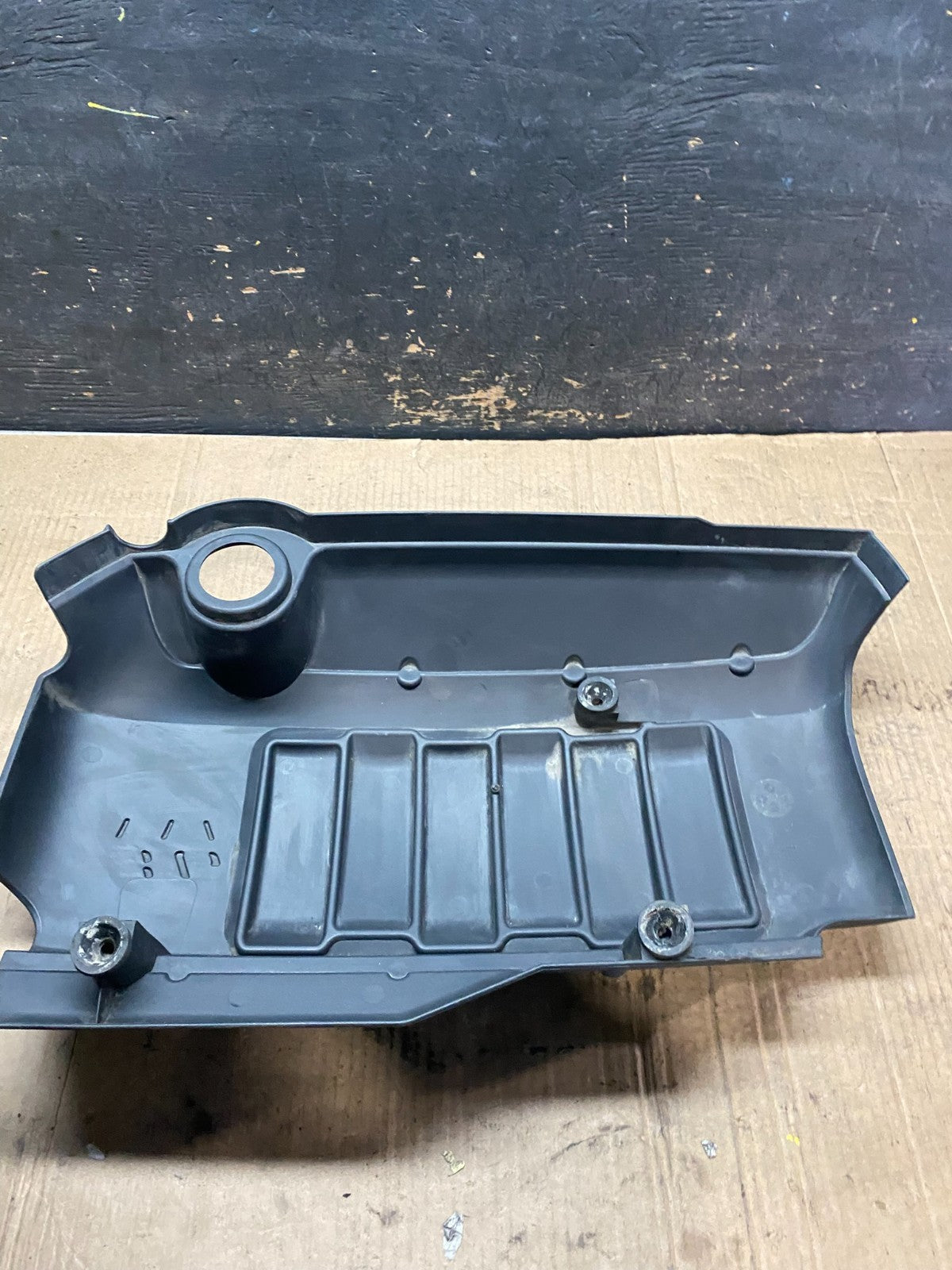 2007 to 2008 GMC Acadia 3.6L VVT Engine Cover Shield OEM t4070 DG4