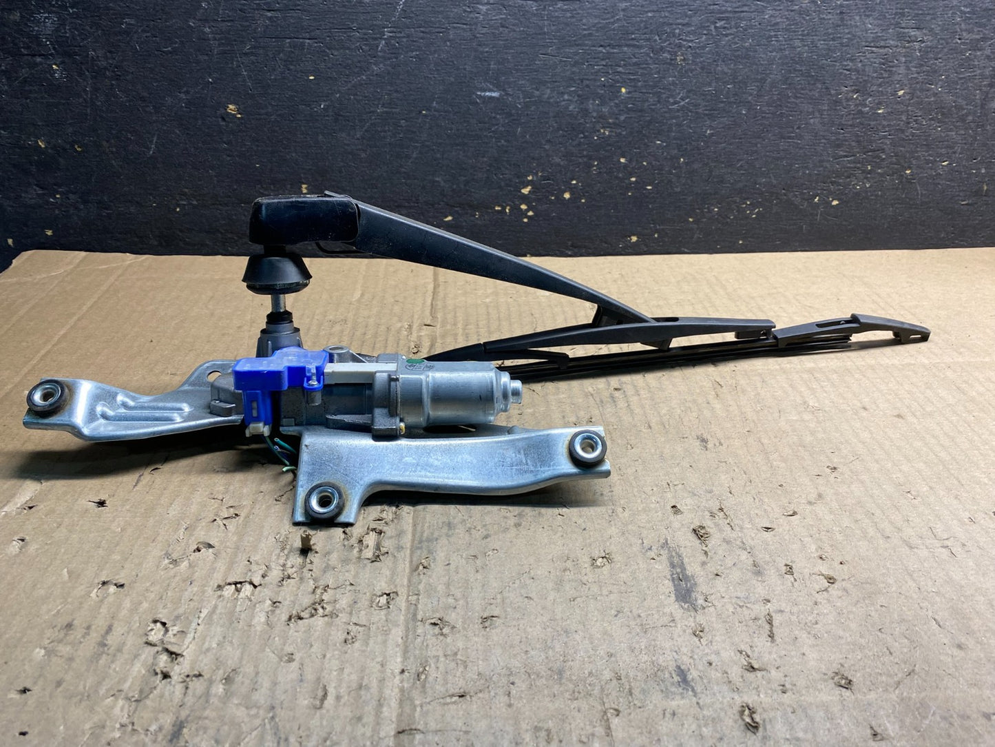 2010 to 2013 Subaru Forester Rear Windshield Washer Wiper Motor AB03691