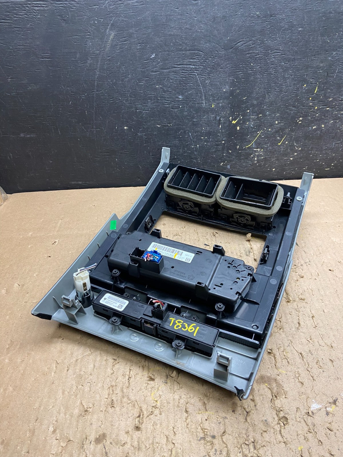2008 to 2012 Jeep Liberty Dash Climate Temperature Control Radio Bezel T8361 DG4
