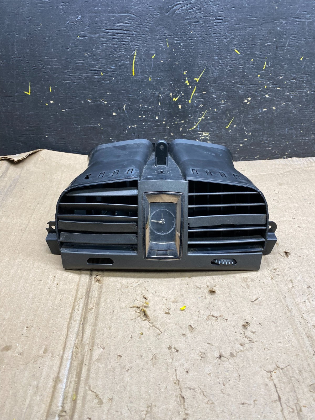2007 to 2009 Cadillac SRX Front Center Dash Clock Air Vent x5971 DG0