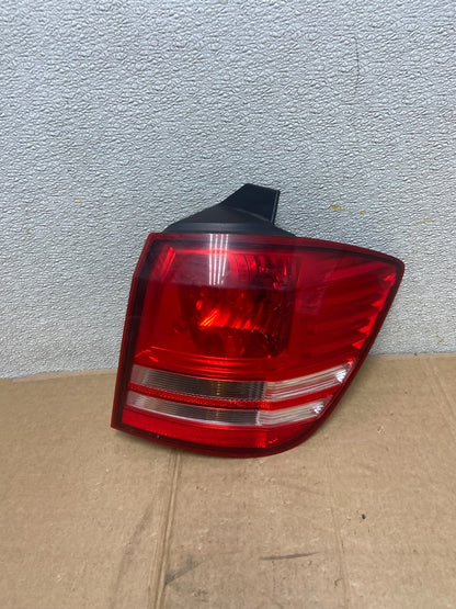 2009 - 2011 Dodge Journey Right Passenger Side Tail Light Oem AA1206 DW0